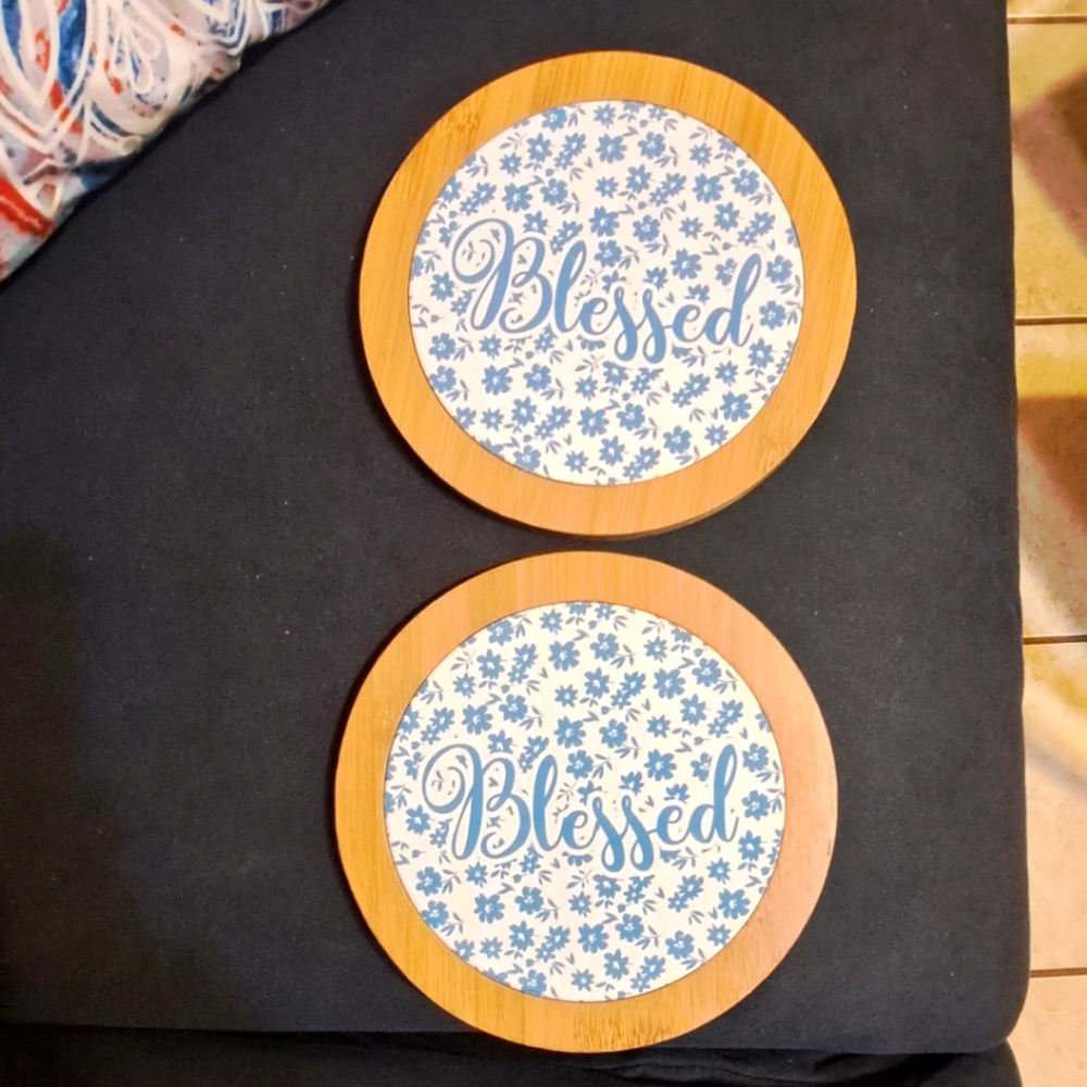 NWT Wooden trivet set 8 inches